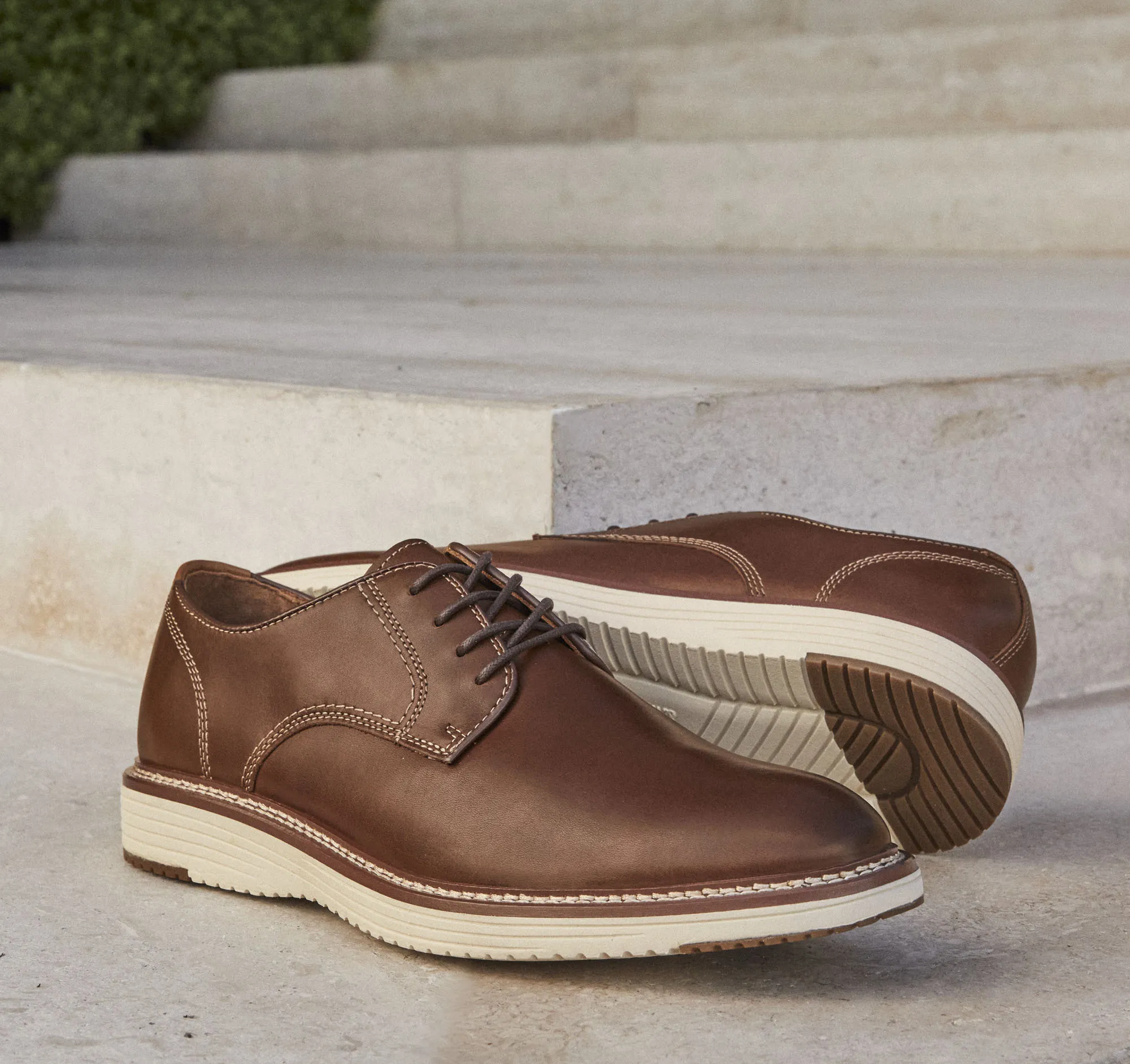 MEN'S JOHNSTON & MURPHY UPTON PLAIN TOE | TAN